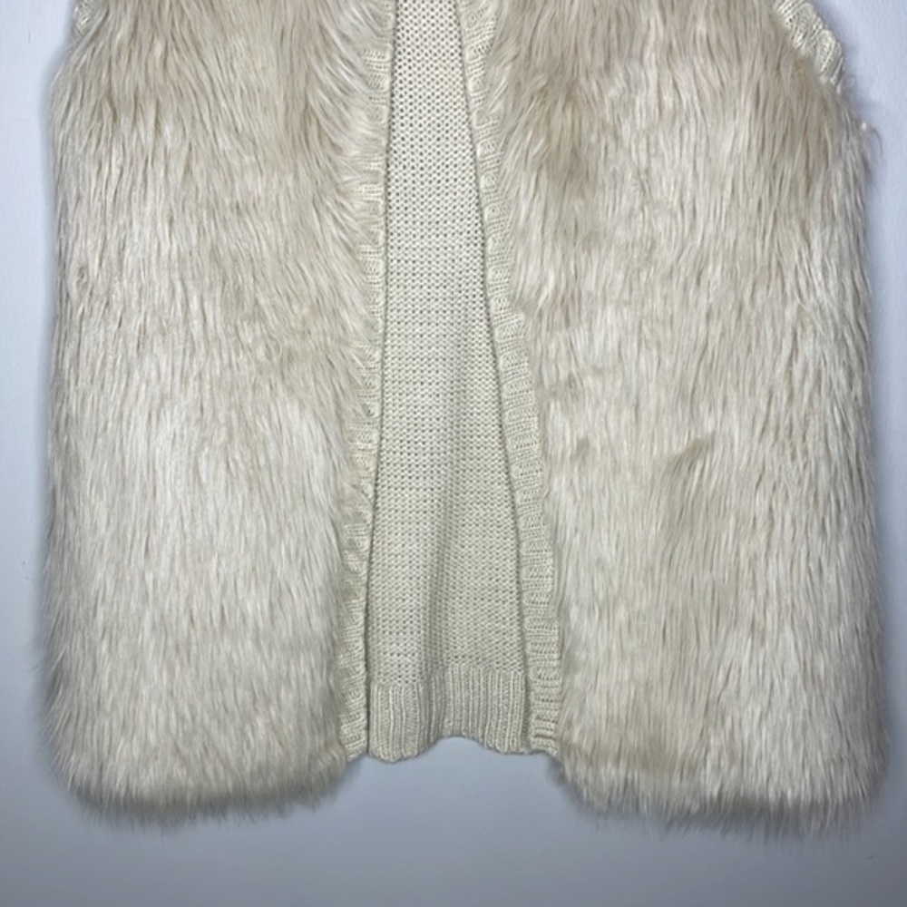 Eyeshadow Size M Ivory Faux Fur Crochet Knit Sleeveless Open Front Cozy Vest - Picture 4 of 8